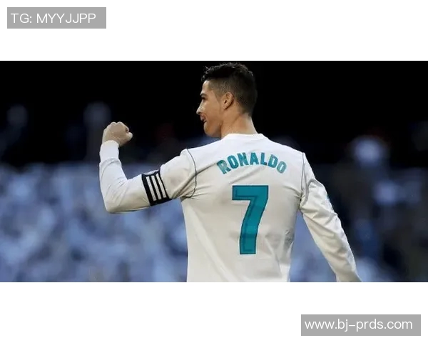 足球明星球技大揭秘：从梅西的过人到C罗的射门技巧全解析